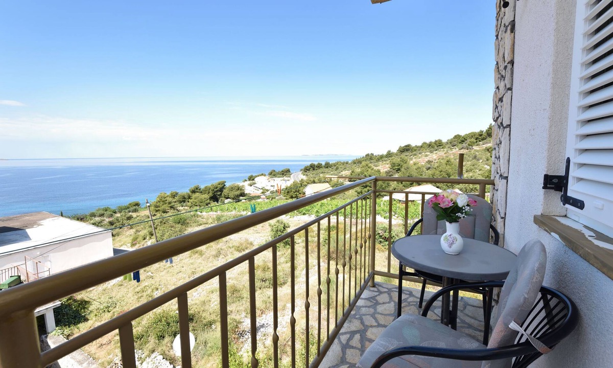Primosten Burnji Apartment | Apartments Jurkic (78001-A6) - Dolac