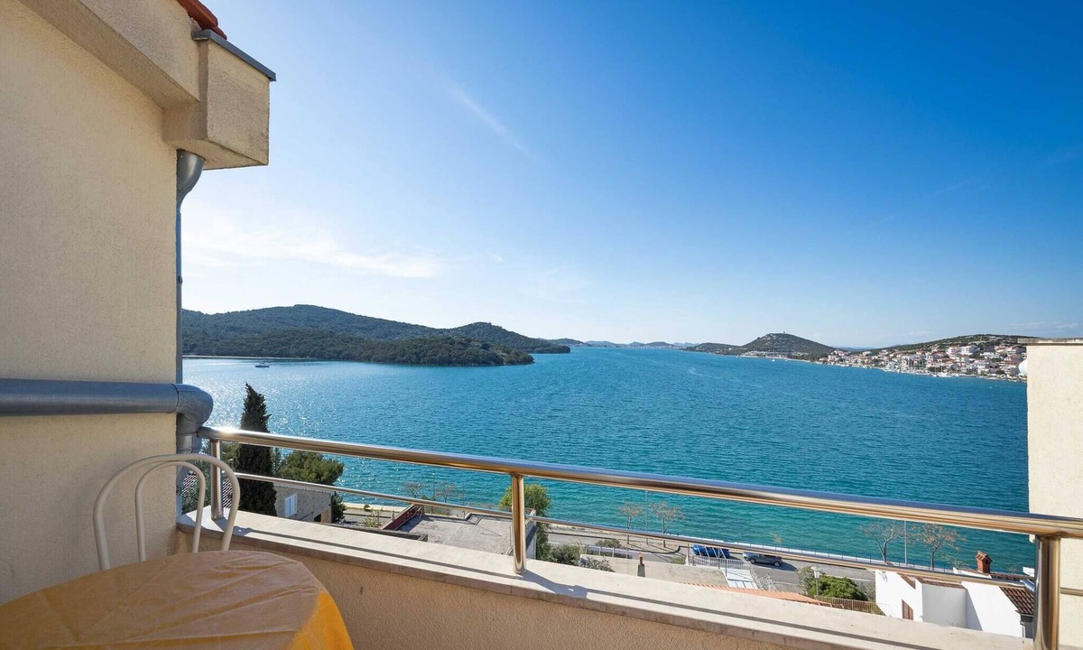 Tijesno Apartment | Apartments Kaina Tisno - sea view (yellow)
