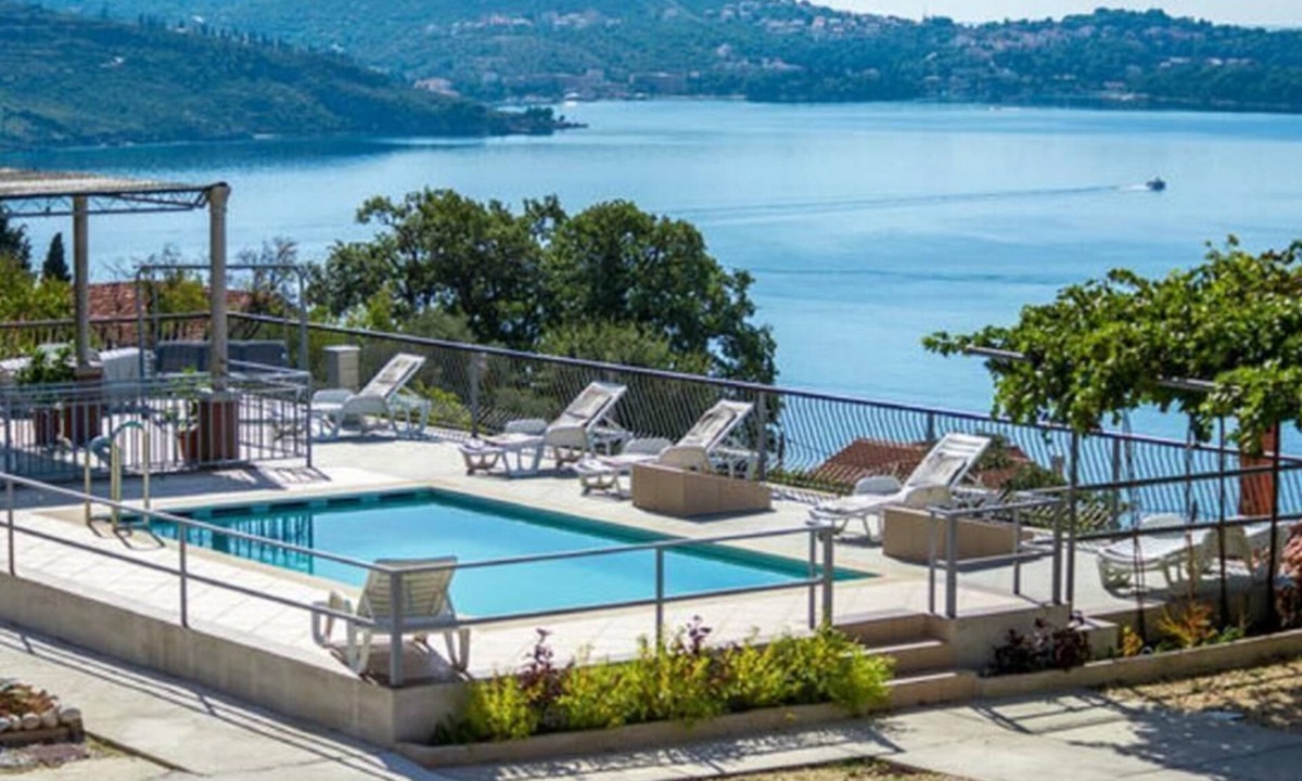 Zavrelje Apartment | Apartments Klis -Studio Apartment with Terrace - 2 (A)