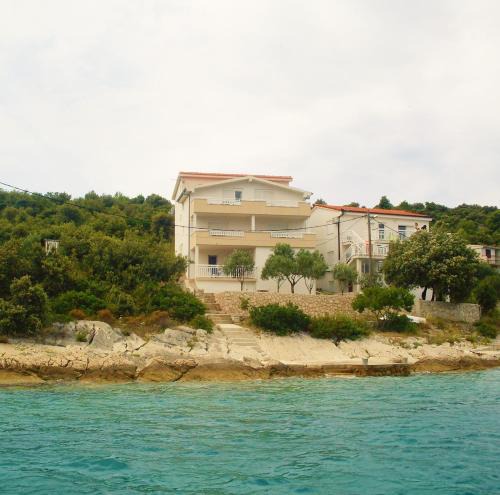 Veliki Drvenik Apartment | Apartments Loncar