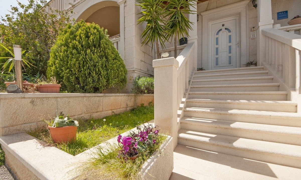 Supetar Apartment | Apartments Mara, (12240), Supetar, hr