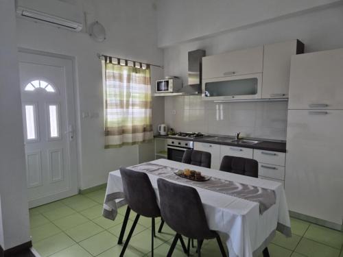 Povljana Apartment | Apartments Marino
