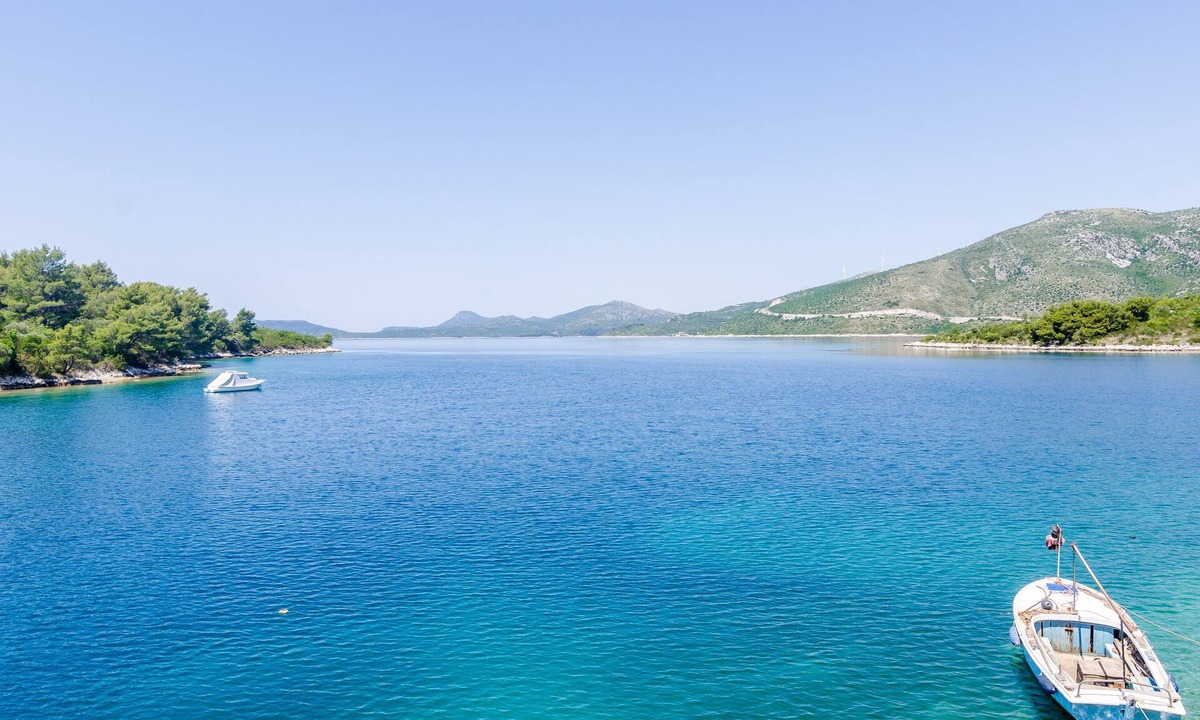 Krucica Apartment | Apartments Melany - Studio Apartment with Shared Terrace and Sea View
