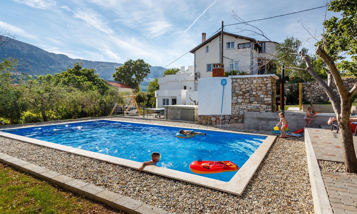 Draga Bascanska Apartment | Apartments Mihaela-Four star Apartment for 4 With Sea View And Swimming Pool