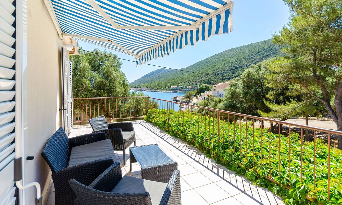 Pokrivenik Apartment | Apartments Nedeljko (34121-A2) - Gdinj - island Hvar