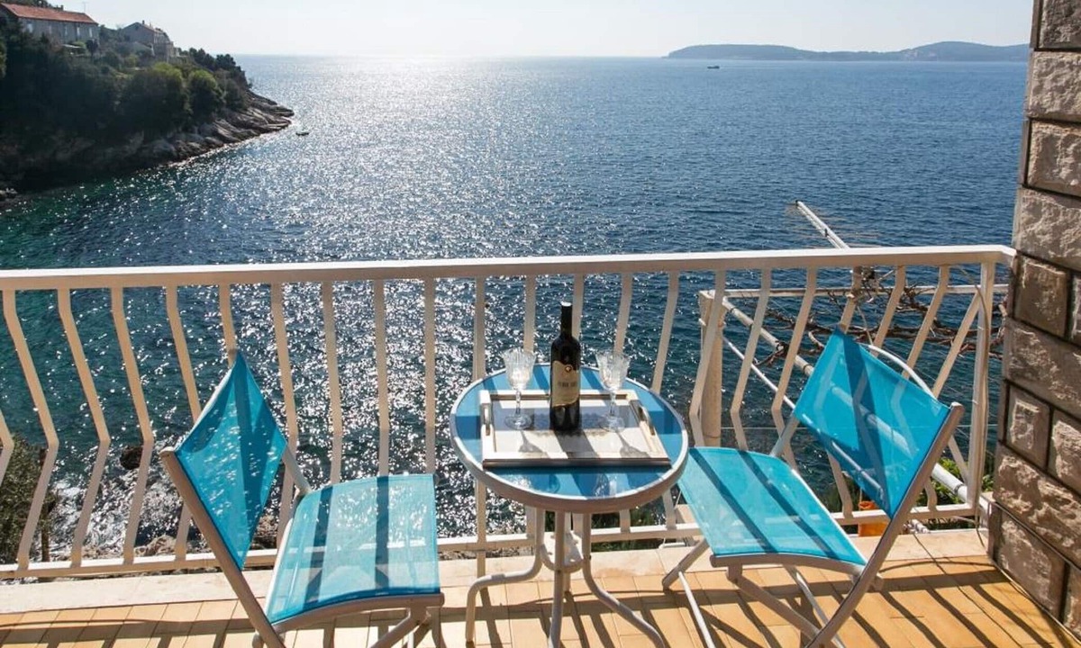 Lozica Apartment | Apartments Neve - One-Bedroom Apartment with Balcony and Sea View