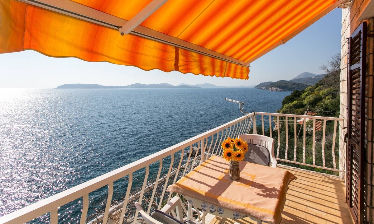 Lozica Apartment | Apartments Neve - Two-Bedroom Apartment with Balcony and Sea View