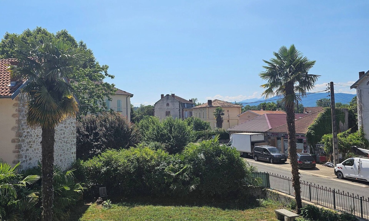 Salies-du-Salat Bed & Breakfast | Apartments on the village square with all amenities