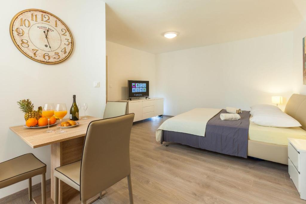 Split House | Apartments & Room Rollex