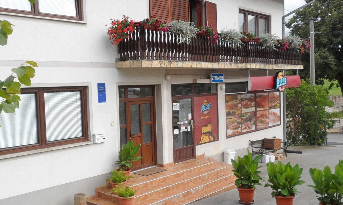 Rakovica Apartment | Apartments & Rooms Rendulić - One Bedroom Apartment with Balcony