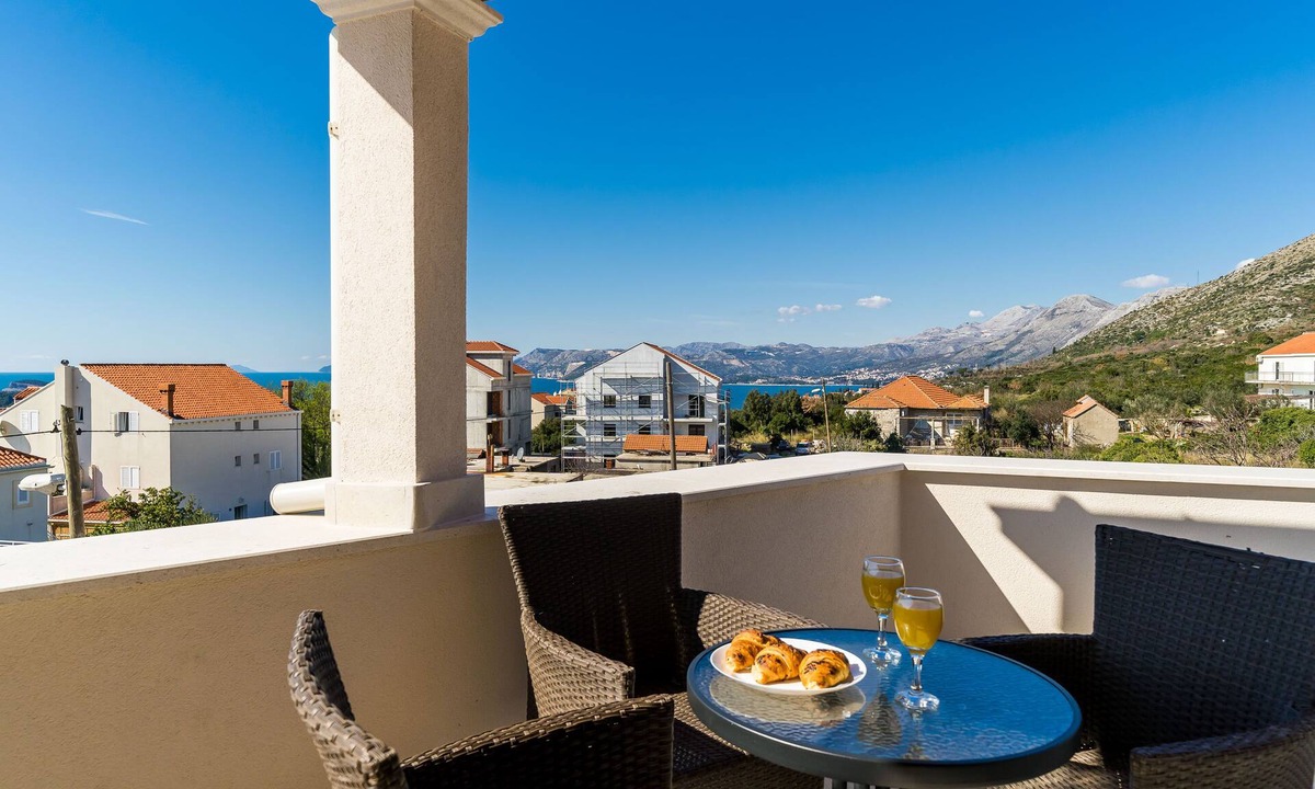 Zvekovica Apartment | Apartments Šmanjak - Deluxe Studio with Balcony and City View