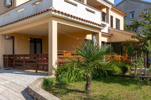 Njivice Apartment | Apartments Snjezana by El-Pi Tours