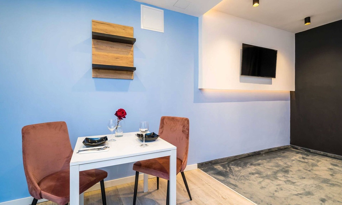 Gruz Apartment | Apartments Tayra - Modern studio apartment with balcony (BR2)