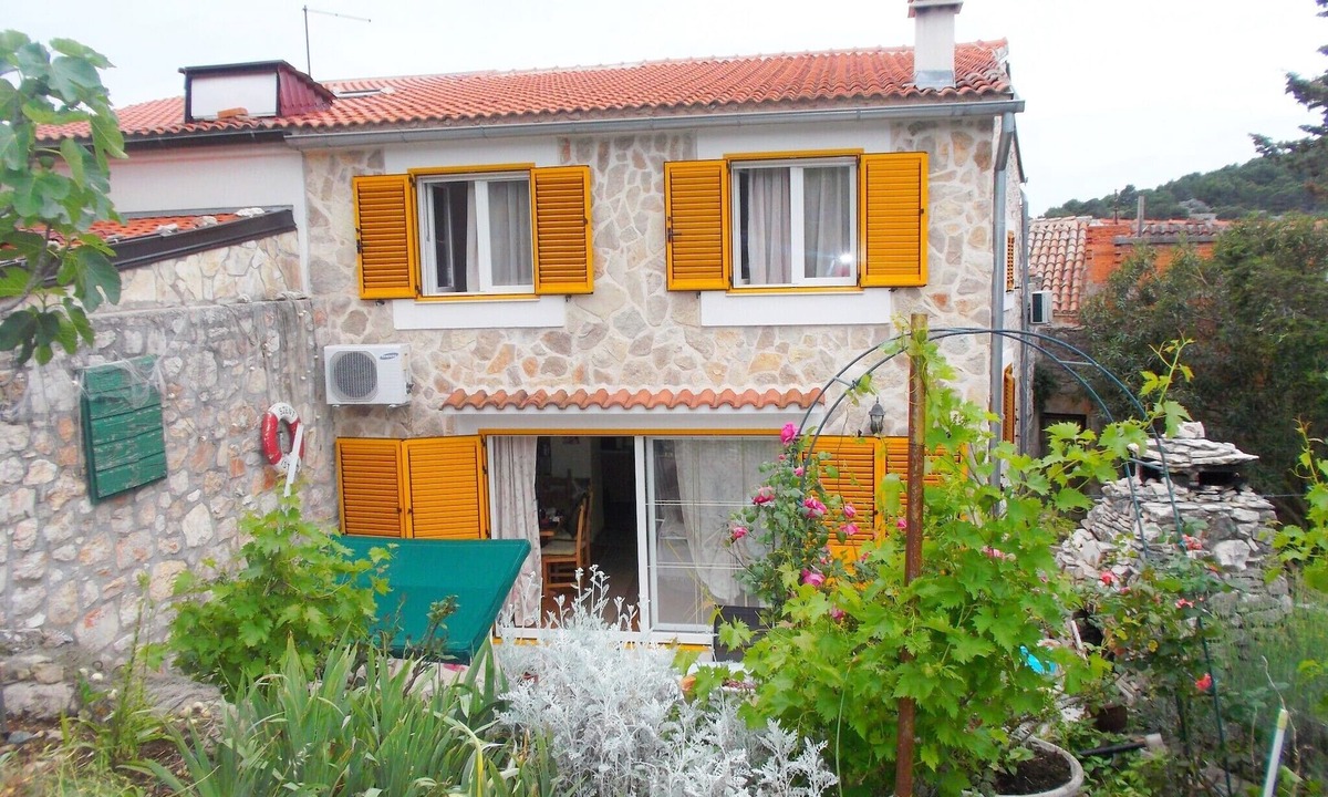 Susica Apartment | Apartments Vesna, (12763), Murter, hr