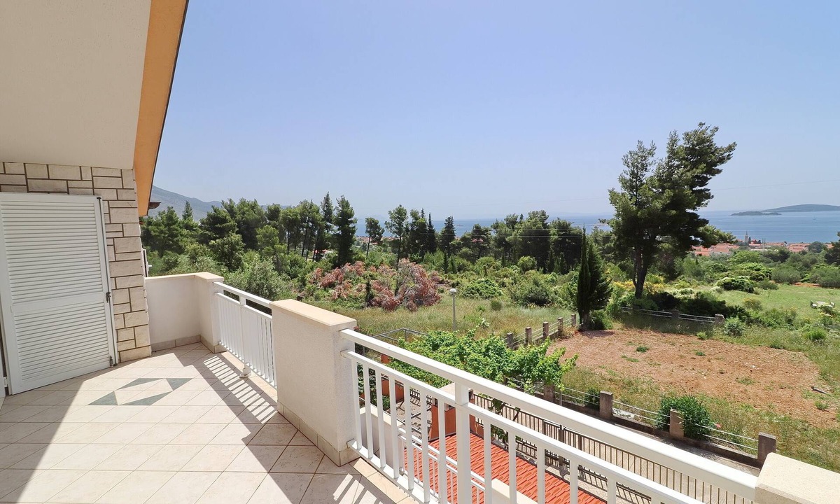 Orebic Apartment | Apartments Villa Michele-Three Bedroom Apartment with Partial Sea View (Grejp)