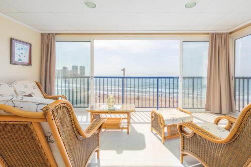 Oropesa del Mar Apartment | ApartUP Acapulco Beachfront Views