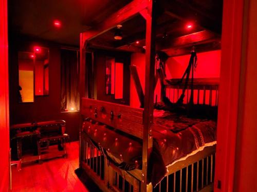 Vianne House | Apocalypse Love Room