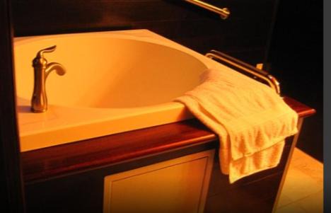 Neah Bay Hotel | Apocalypto Motel