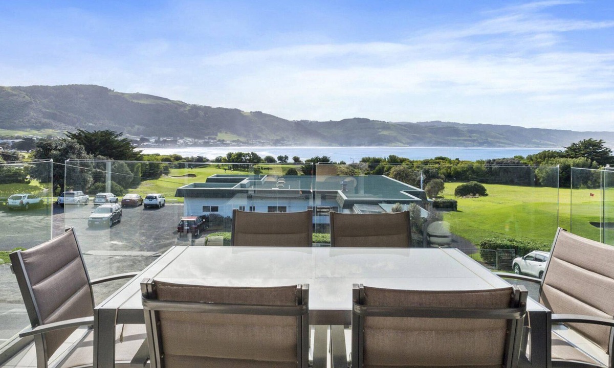 Apollo Bay Apartment | Apollo Blue 11 - Modern, Ocean Views, Central Location.
