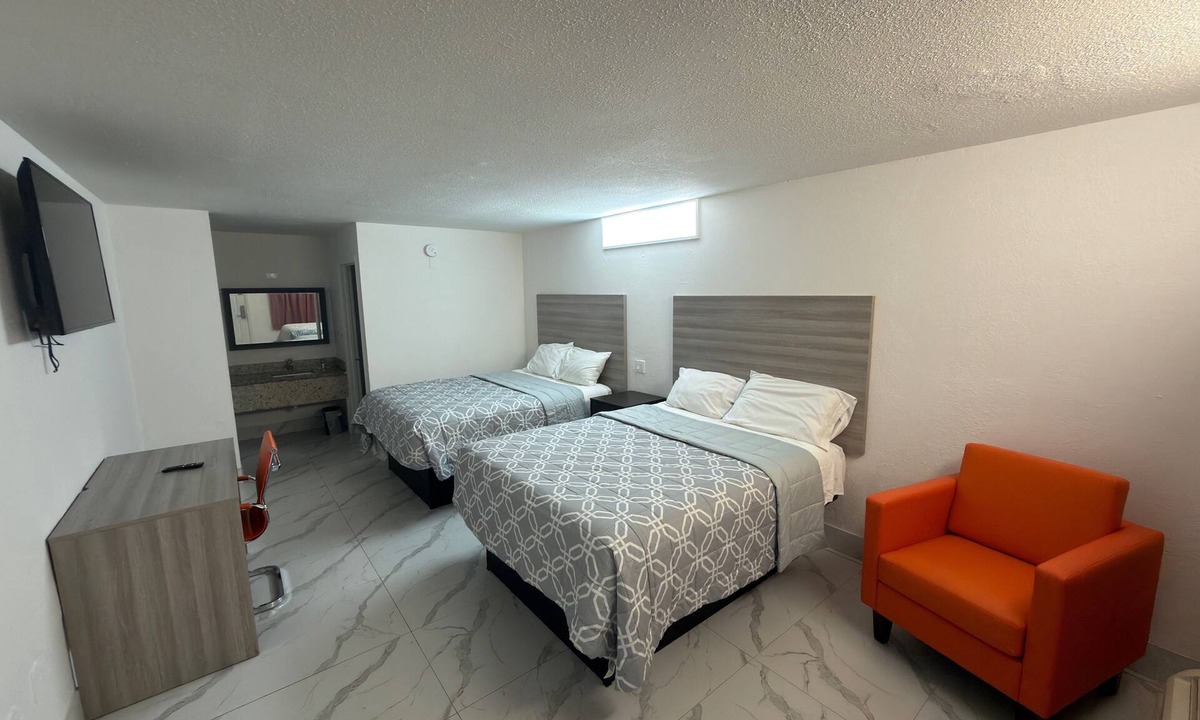 Historic Downtown Kissimmee Hotel | Apollo Inn