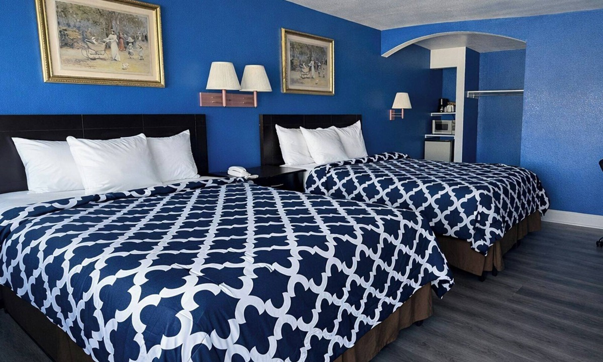 Fairfield Hotel | Apollo Lodge and RV Park