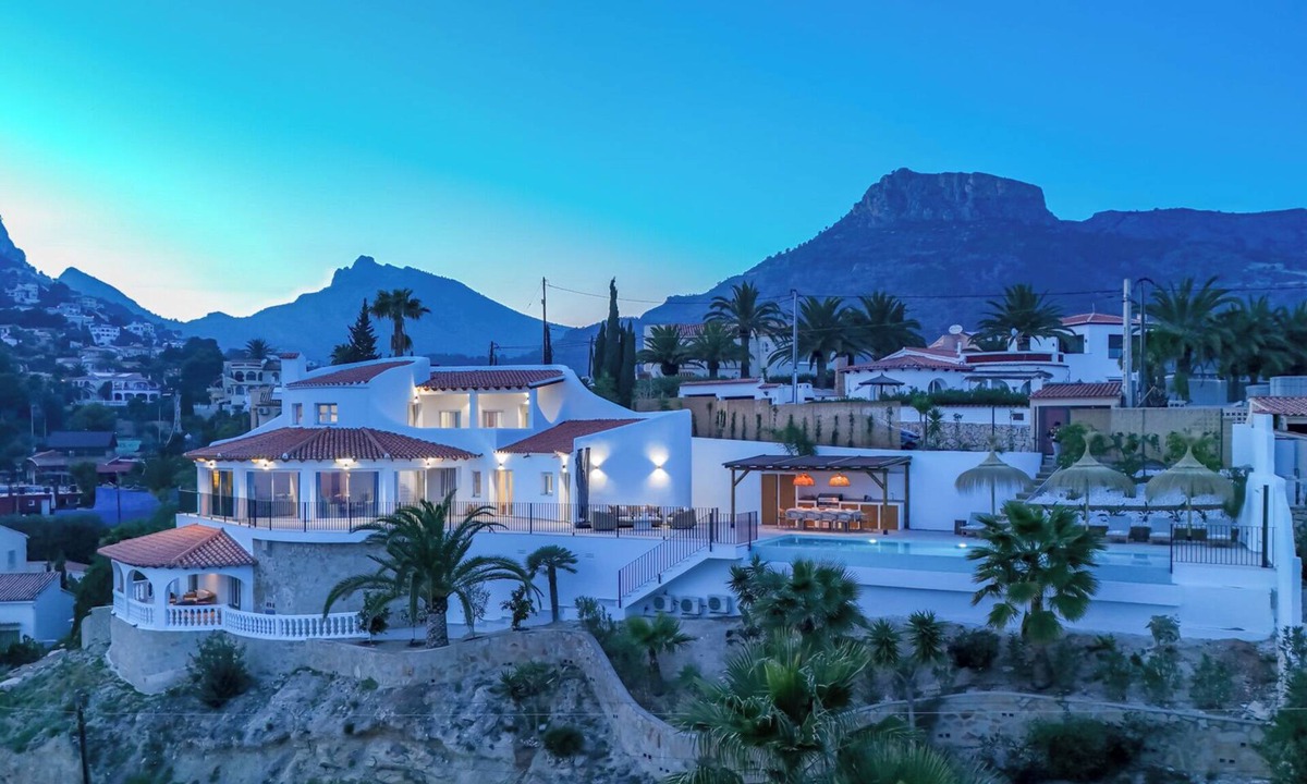La Canuta Villa | Apolonia - by Almarina Villas