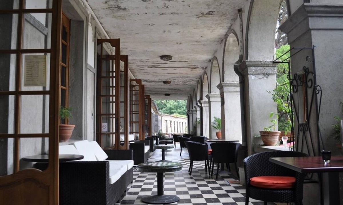Montolieu House | Apostrophe