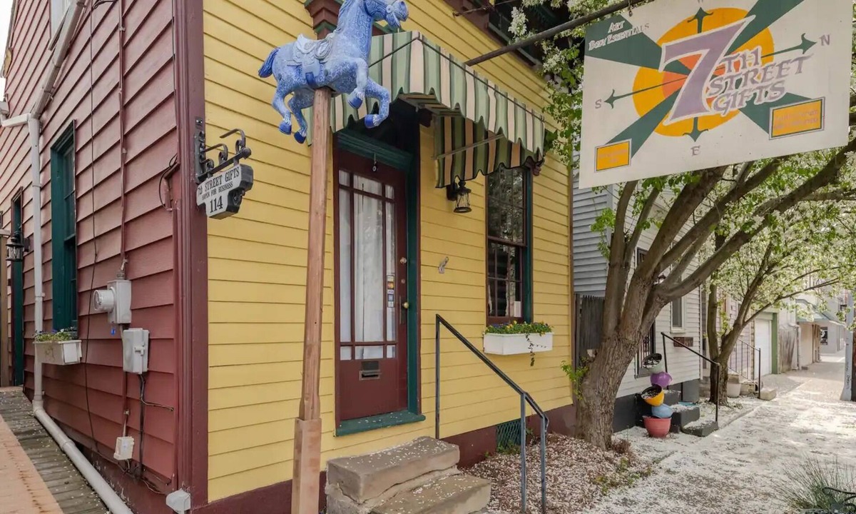 Mansion Hill House | Apothecarium: Cottage for Creativity and Vibing.