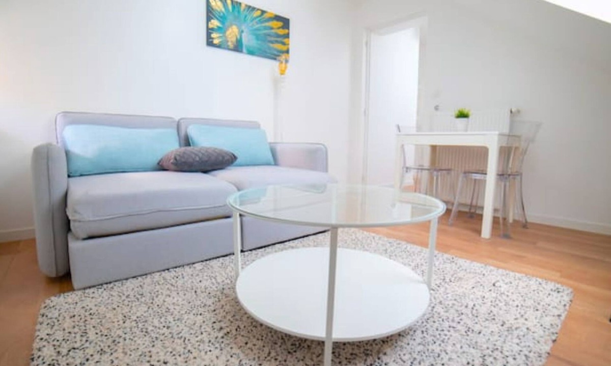 Lons-le-Saunier Apartment | App* 2/3 pers "Nuage" ☁️ Air-conditioned with garden