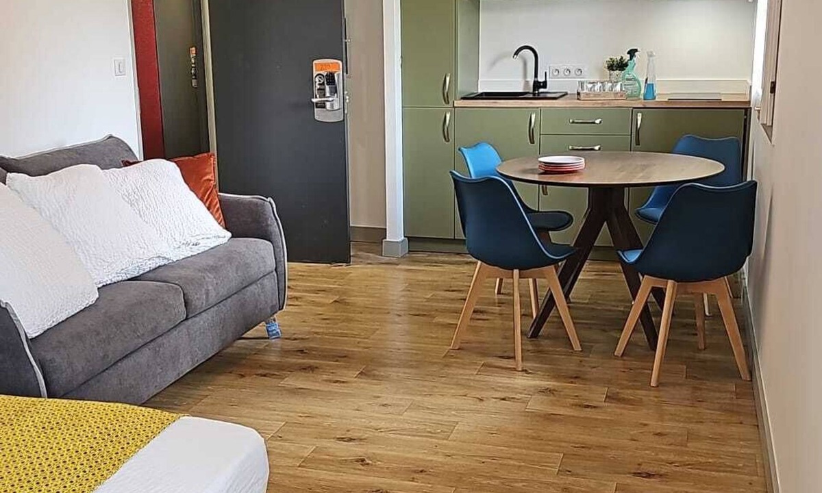 Saint-Germain-les-Corbeil Apartment | Appart Hotel 220 Jungle