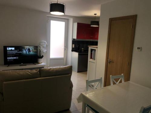Mantes-la-Jolie Apartment | Apparemment 003