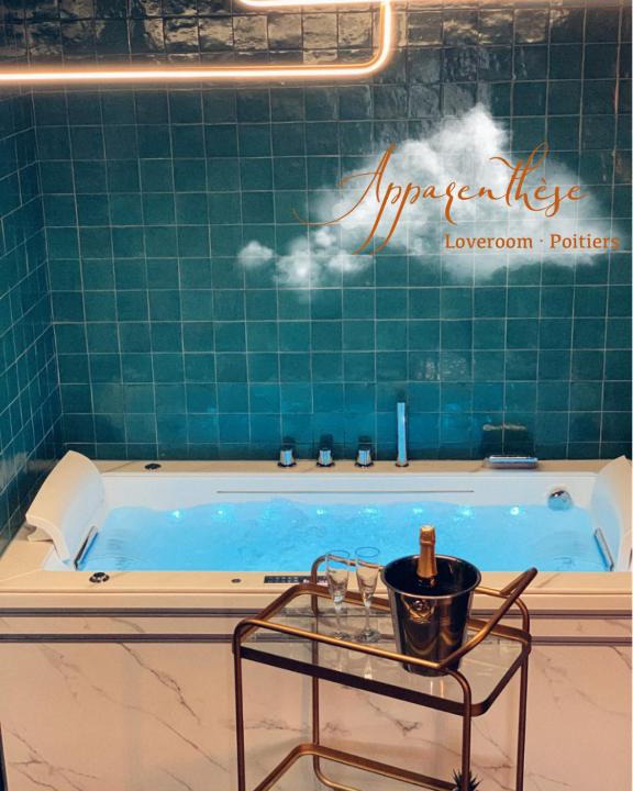 Poitiers Apartment | Apparenthèse Love Room Jacuzzi Sauna