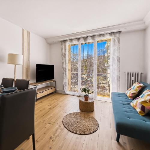 Quartier Exposition-Bajatiere Apartment | Appart 4 chambres, balcon et ascenseur