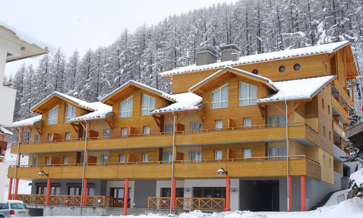 Allos Condo | Appart authentique | 50m de la navette