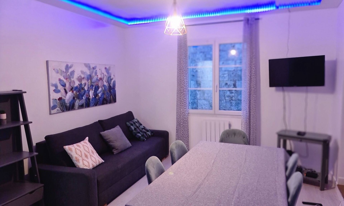 Petit-Palais-et-Cornemps Apartment | Appartement T3 Avec Terrasse