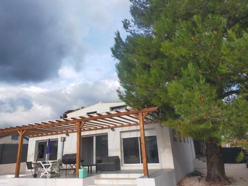 Cuers Apartment | appart hôtel avec jardin