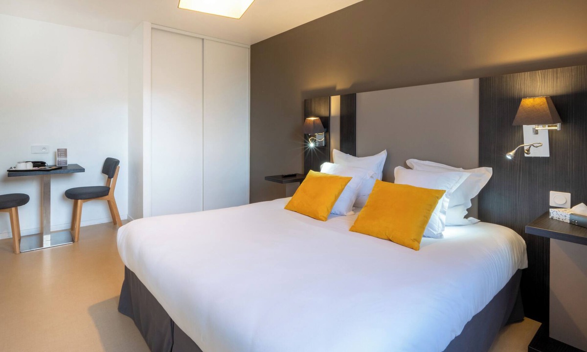 Bourg-l'Eveque Apartment | Appart Hotel Odalys City Rennes Lorgeril