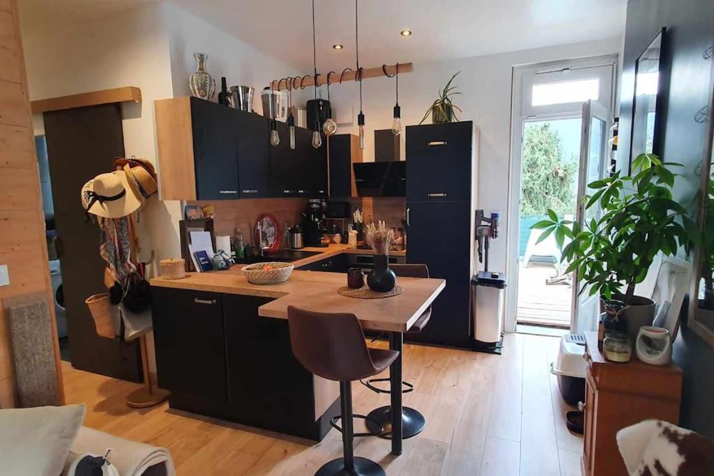 Saint-Savin Apartment | Appart rénové au calme belle vue