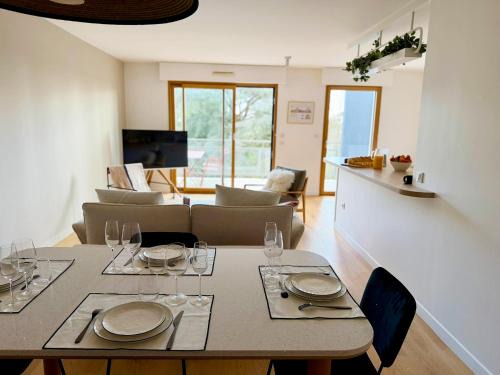 Dobree-Bon Port Apartment | Appart Rénové avec Terrasse - Bail mobilité