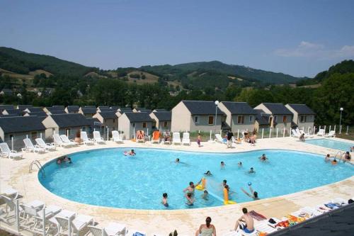Saint-Geniez-d'Olt Apartment | Appart T2 Village vacance 3 étoiles St Geniez d'Olt 2 piscines chauffées 75