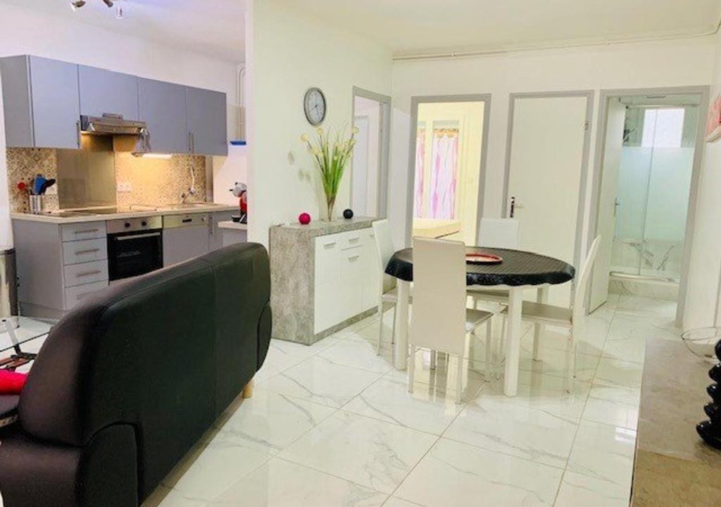 Amelie-les-Bains-Palalda Apartment | Appart T3 rénové avec climatisation, terrasse, wifi, ascenseur et parking à 2 min des thermes - FR-1-703-112