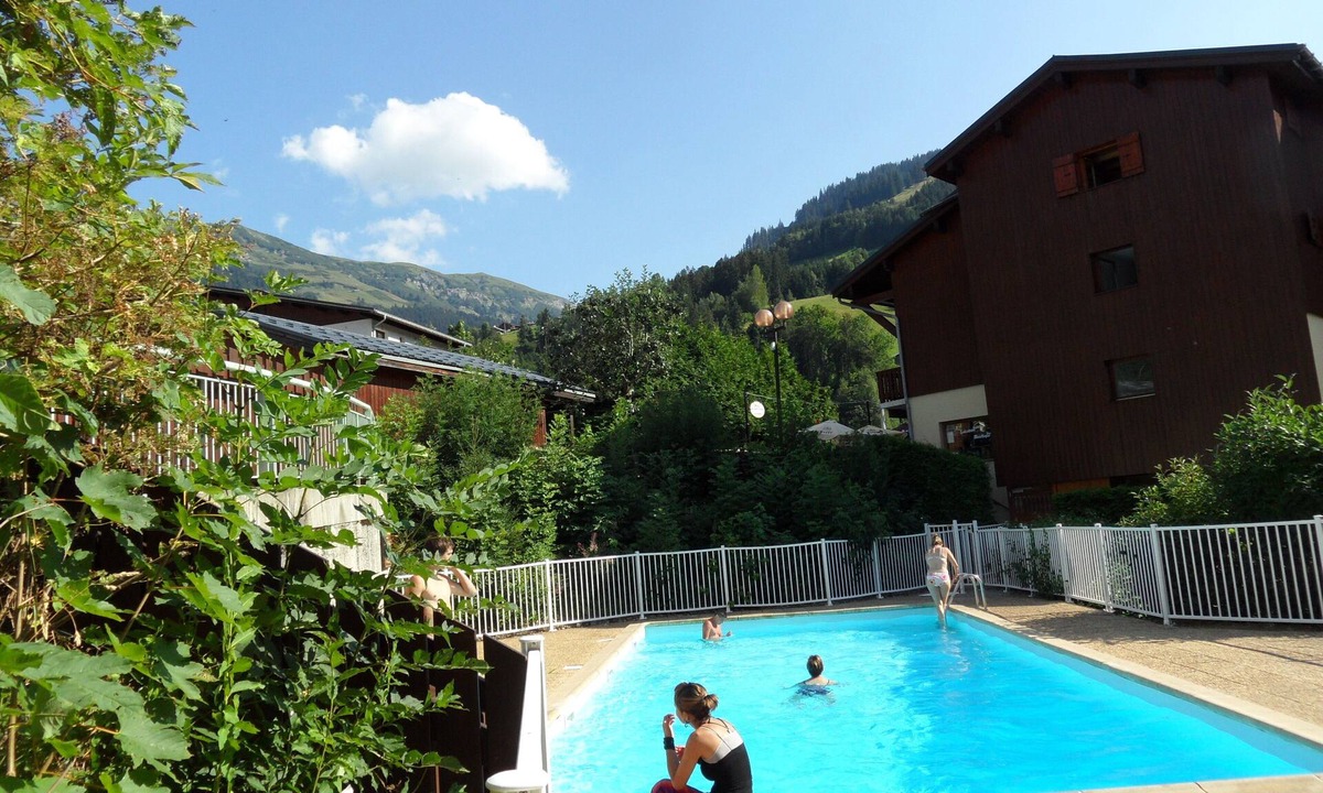 Areches Apartment | Appart with swimming pool, in the mountains, balcony terrace, garage, shops nearby