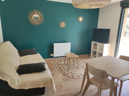 Saint-Georges-de-Luzencon Apartment | Appartement à la campagne