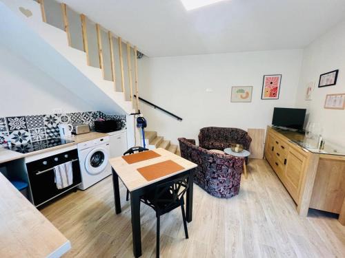 Amelie-les-Bains-Palalda Apartment | Appartement charmant, proche Thermes - 2 pers. - FR-1-703-229