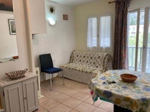 Saint-Marsal Apartment | Appartement F2 Confortable avec Parking et Animaux Admis - FR-1-703-15