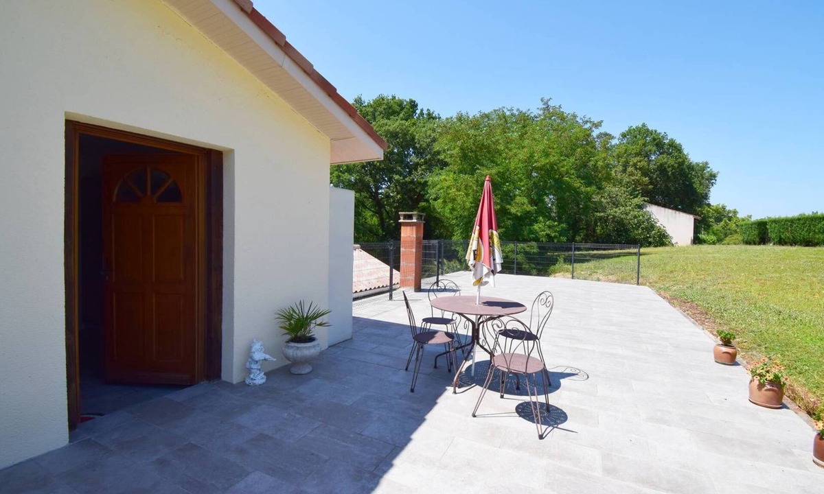 Sauveterre-Saint-Denis Apartment | Appartement à Caudecoste, proche d'Agen