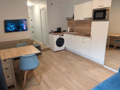 Taverny Apartment | Appartement équipé centre,calme,gare 2 min