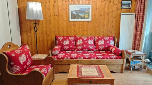 Luz-Saint-Sauveur Apartment | Appartement 2 chambres avec jardinet, piscine vue sur la montagne