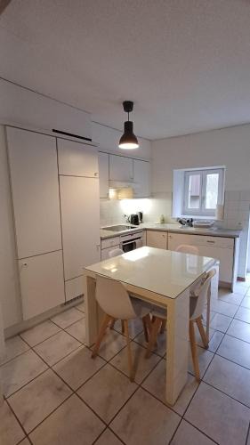 Morrens Apartment | Appartement 2 grandes chambres avec balcon