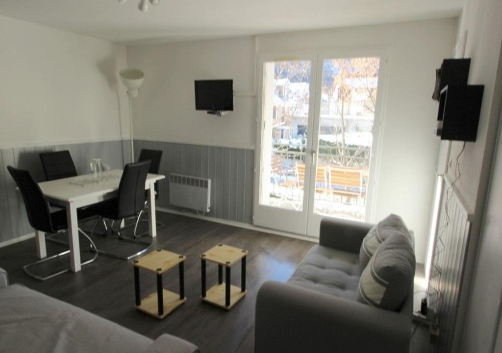 Bagneres-de-Luchon Apartment | Appartement 2 Pièces avec Cabine, Parking, Internet - Bagnères-de-Luchon - FR-1-313-159